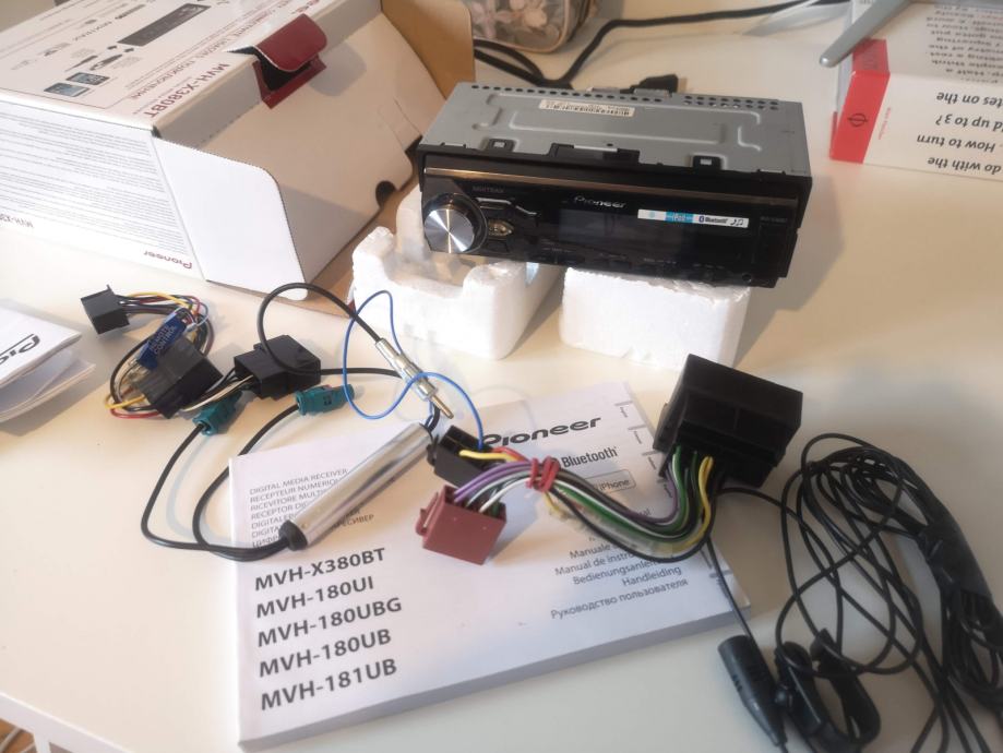 avto radio PIONEER bluetooth + mikrofon za BT (model MVHX380BT)