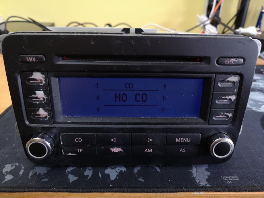 Vw radio rcd300 - slabše ohranjen - CD v okvari