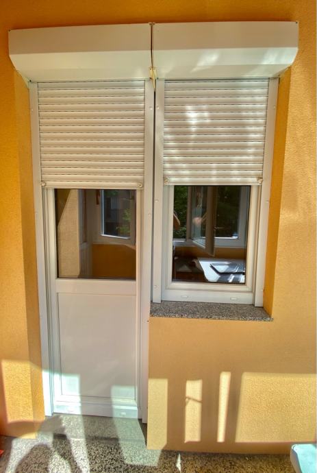 Balkonska vrata in okno + rolete in granitna polica