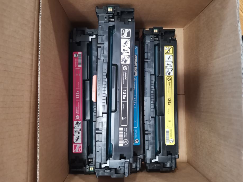 Laserski Tiskalnik HP Color LaserJet CP1515n