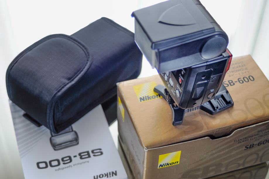 Nikon SB-600 AF speedlight: bliskavica/fleš - kot NOV!