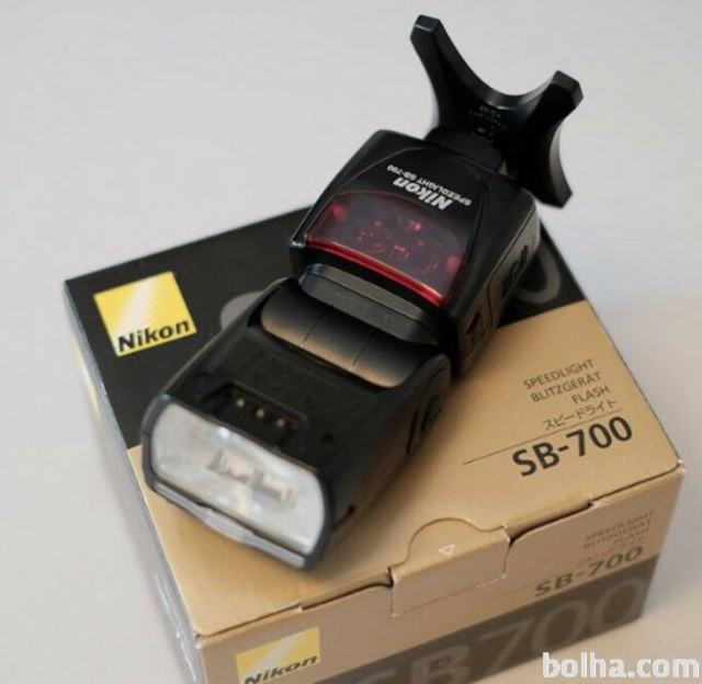 Nikon SB-700 bliskavica