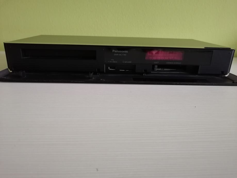 Bluray/DVD/HDD snemalnik Panasonic DMRBCT740, HDMI izhod!