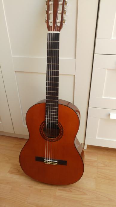 Komplet klasična kitara Yamaha 3/4 + dodatki