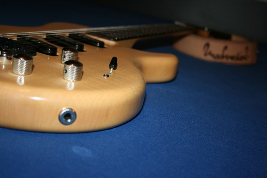 Medvešek Guitars Robertina - (No Fender, Gibson, PRS, Ibanez)