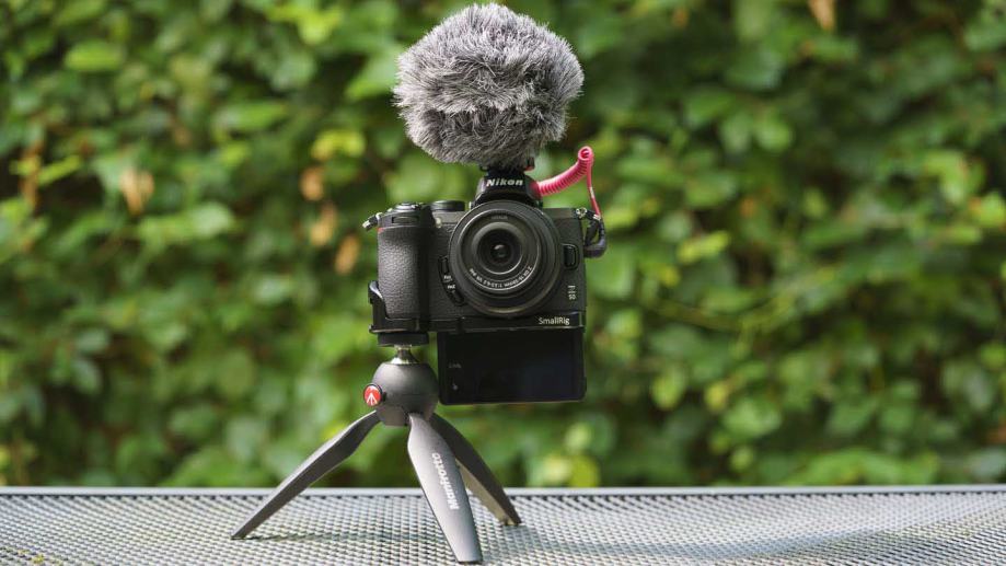 Komplet Nikon Z50 Vlogger (Nikon Z50 ohišje + Vlog SmallRig + Rode Vid
