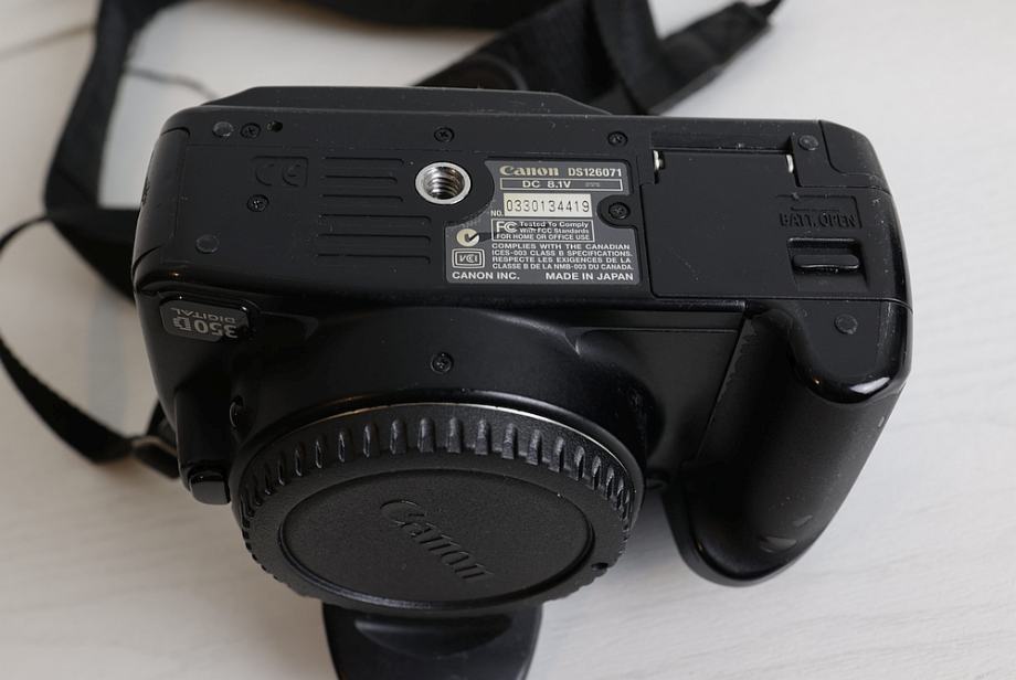 Canon EOS 350D + tri baterije + CF kartica + polnilec (brez objektiva)