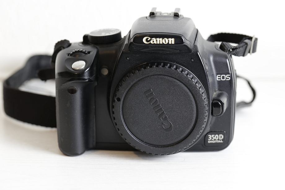 Canon EOS 350D + tri baterije + CF kartica + polnilec (brez objektiva)
