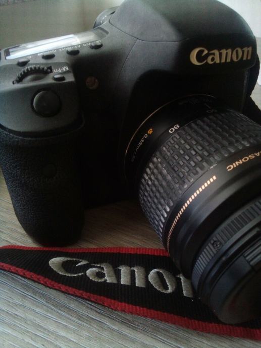 Canon EOS 7D 18.0 MP + Battery Grip + Canon 28-80mm f3,5-5,6 USM