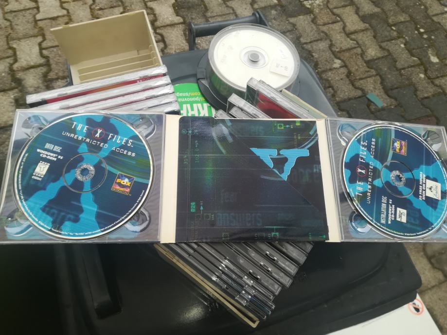 Dvjni CD The X Files, ohranjen