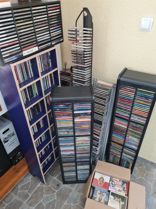 VELIKA ZBIRKA cca. 1000 različnih CDjev