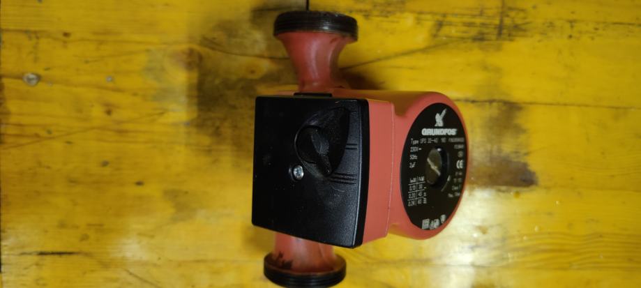 Obtocna crpalka GRUNDFOS UPS 32-40
