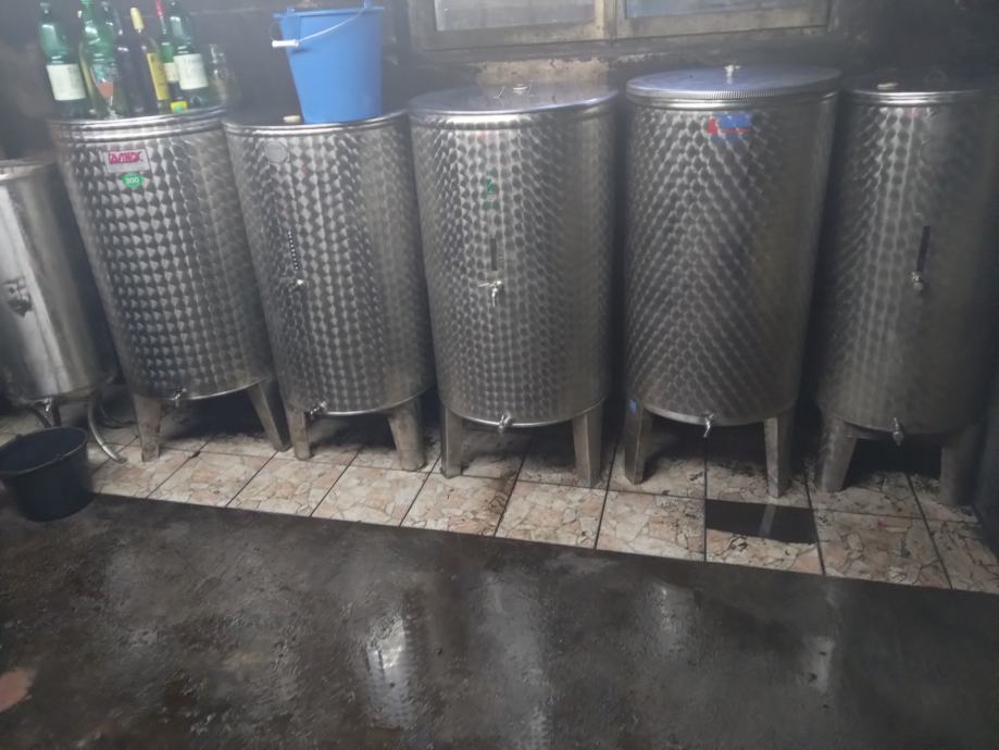 Cisterne za vino 300L 400l,500l 1100 l