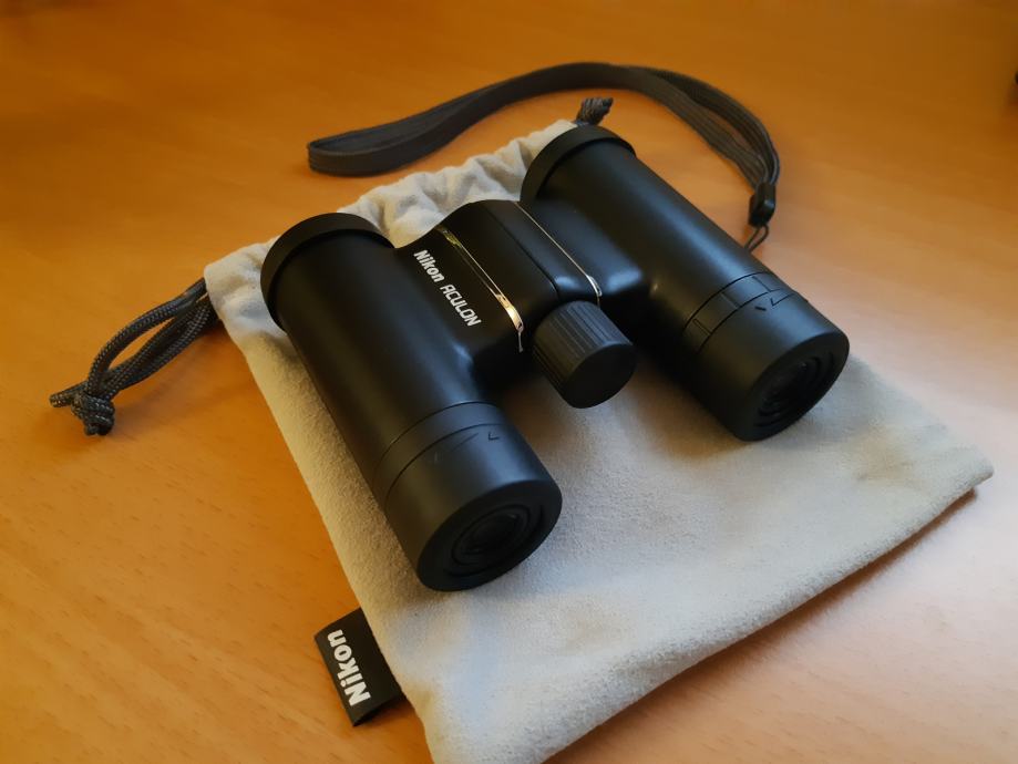 nikon aculon t01 10x21