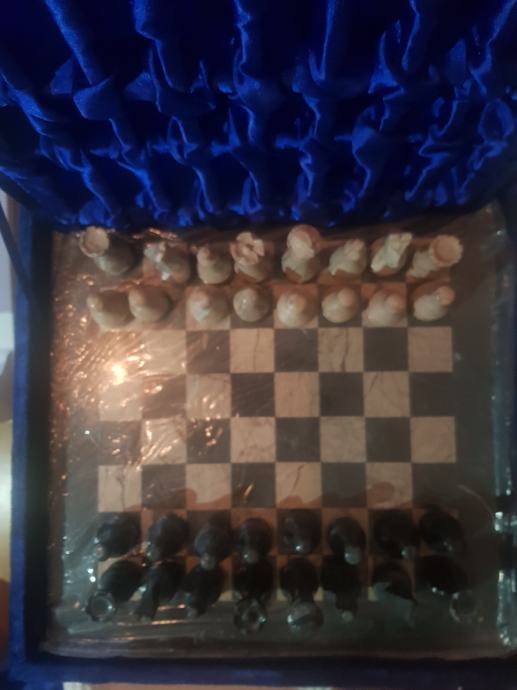 Šah kamniti nov