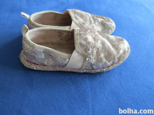 balerinke, dekliški tekstilni čevlji št. 32