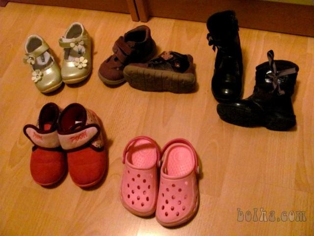 Otroški čevlji,škornji,sandali,copati malo rabljeni št.od 20 do 24