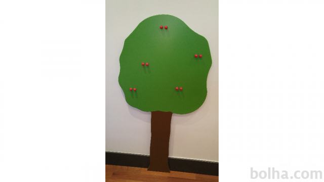 Otroški obešalnik v obliki drevesa