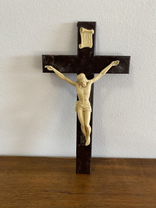 Križ starinski - plastika - jezus kristus
