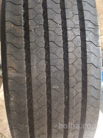 Železno platišče s pnevmatiko za tovornjak 315 / 80 R 22.5