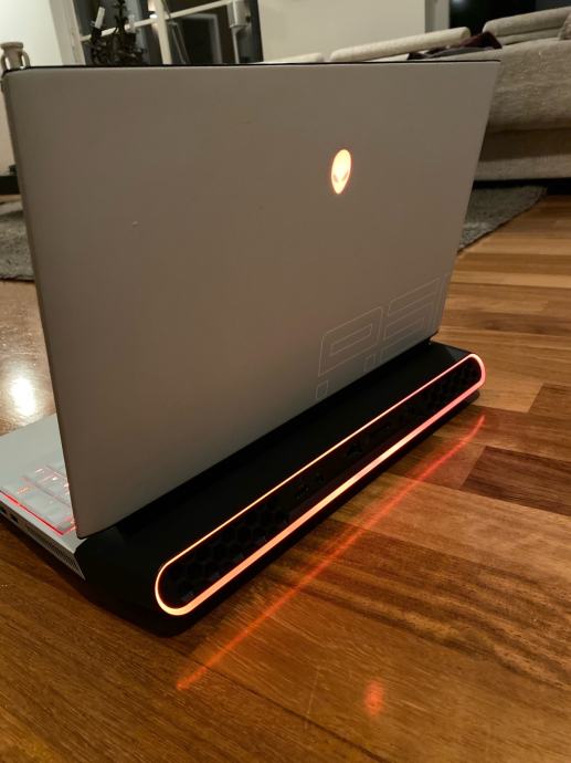 Alienware area 51m