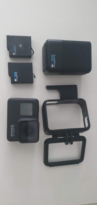 GoPro 7 Black + Original Polnilec za 2 bateriji + Dodatna oprema