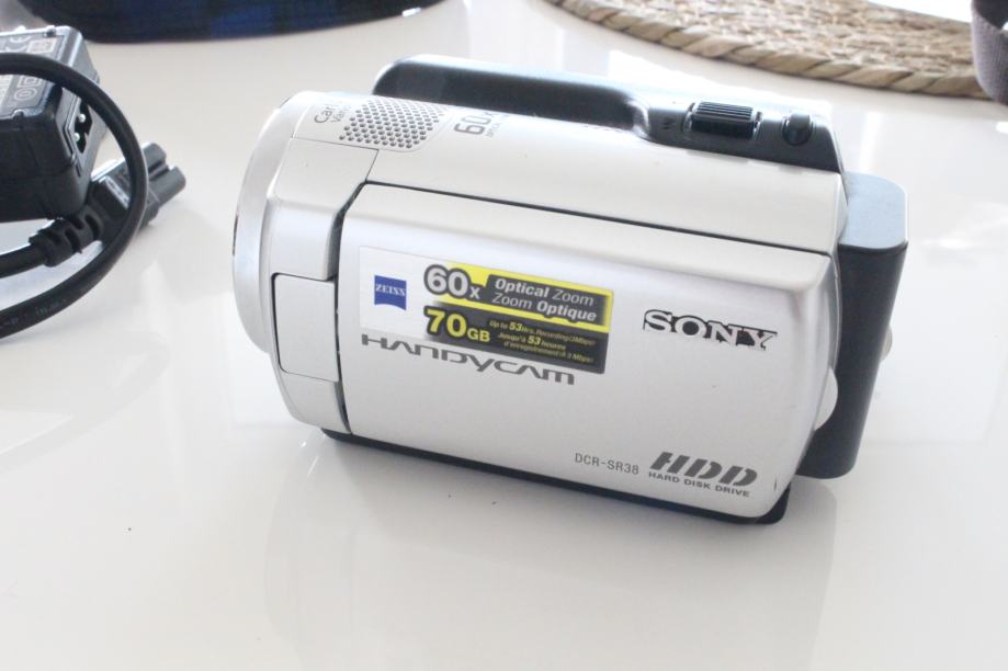 Sony digitalna video kamera DCR-SR38 60x zoom