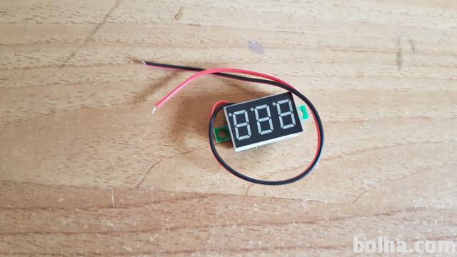 digitalni voltmeter z zaslonom