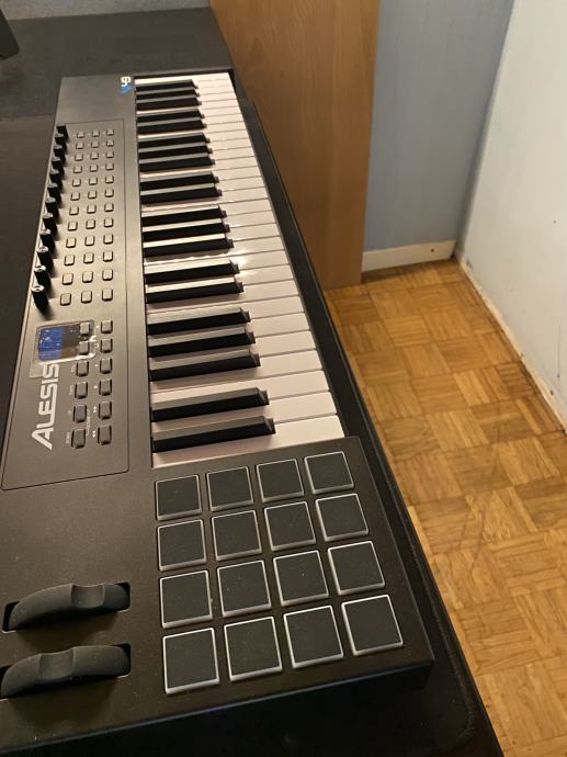 ALESIS VI49 USB MIDI Keyboard 16 Pads