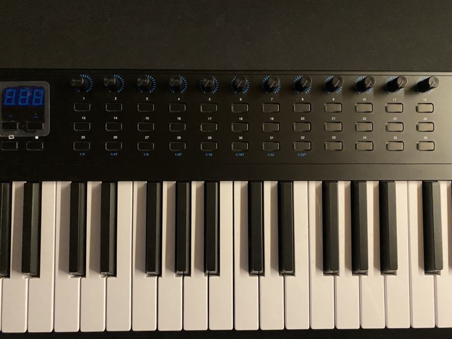 ALESIS VI49 USB MIDI Keyboard 16 Pads