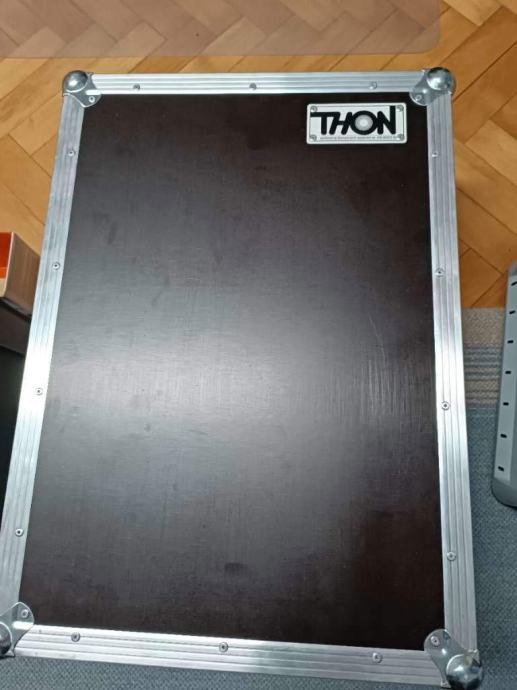 Allen & Heath SQ5 z ohišjem