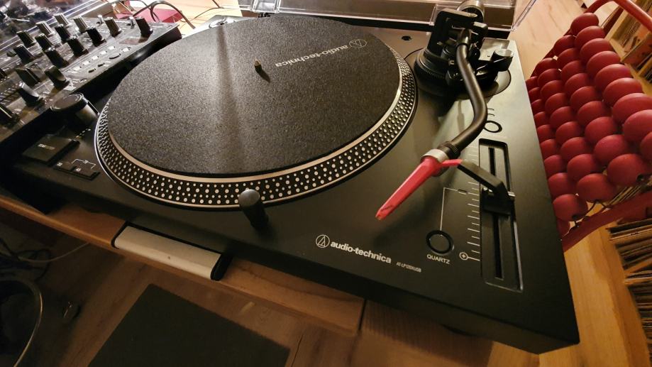 DJ oprema,2 gramofona-Audio Technica USB in Omnitronic + 20 plošč