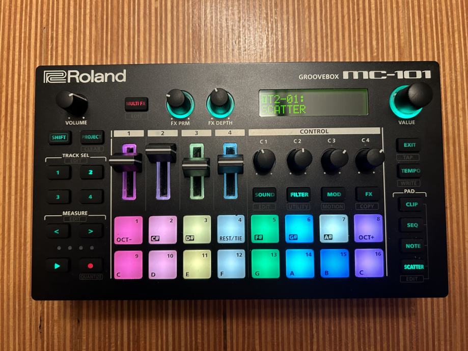 Groove Box Roland ROLAND MC-101 4x Sintisajzer/Ritem machine
