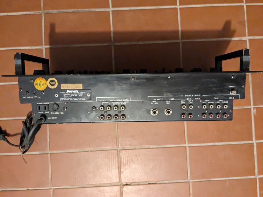 Numark DM1700T vintage mešalka