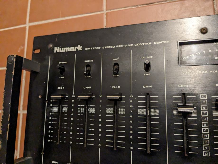 Numark DM1700T vintage mešalka