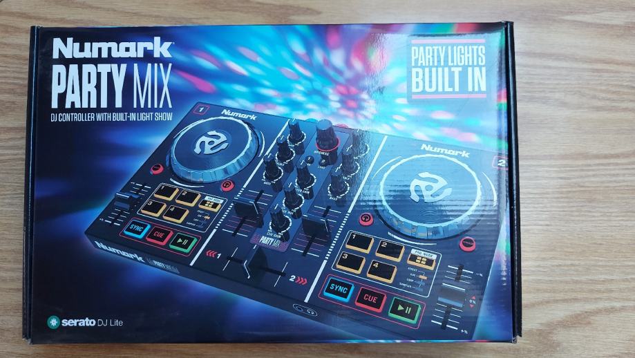 Numark party mix mešalna miza