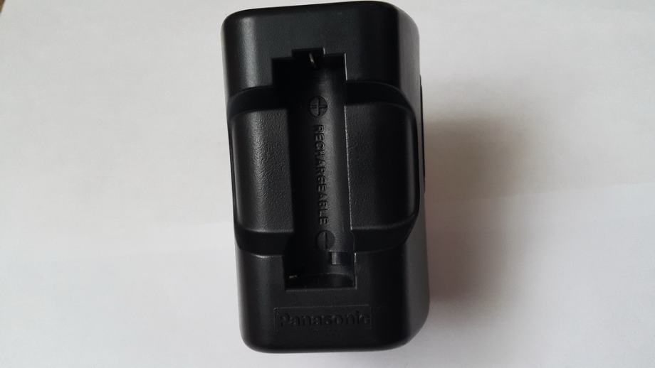 Panasonic polnilec za 1,2 V NiMH baterije za Walkmane, model RFEB10