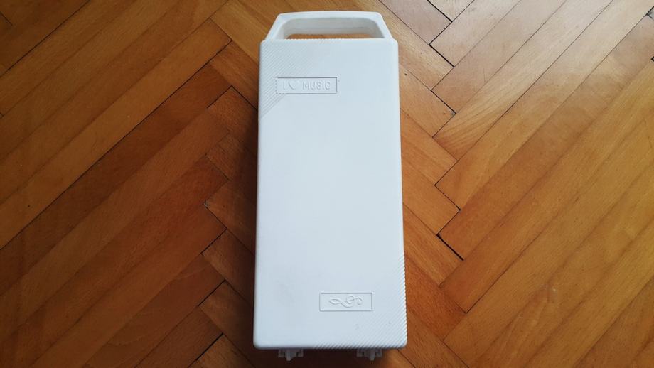 Večja bela nosljiva ABS plastična škatlica za 10/12 kaset od walkmana