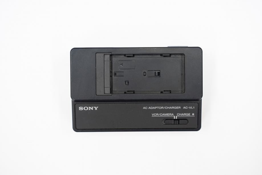 Sony AC-VL1 polnilec