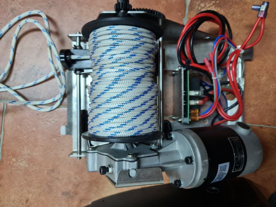 Vitel z navijanje Lewmar CRW400