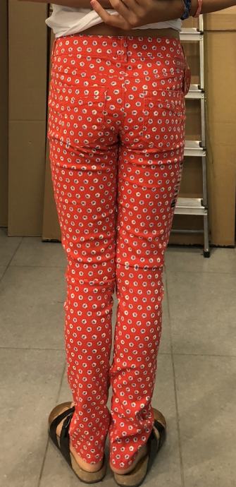 dekliške rdeče hlače Okaidi velikost 12 let oz. 152 cm