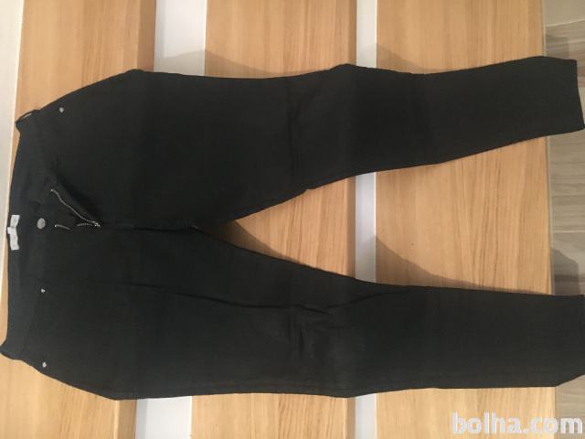 Črne dolge hlače - videz brušeno usnje