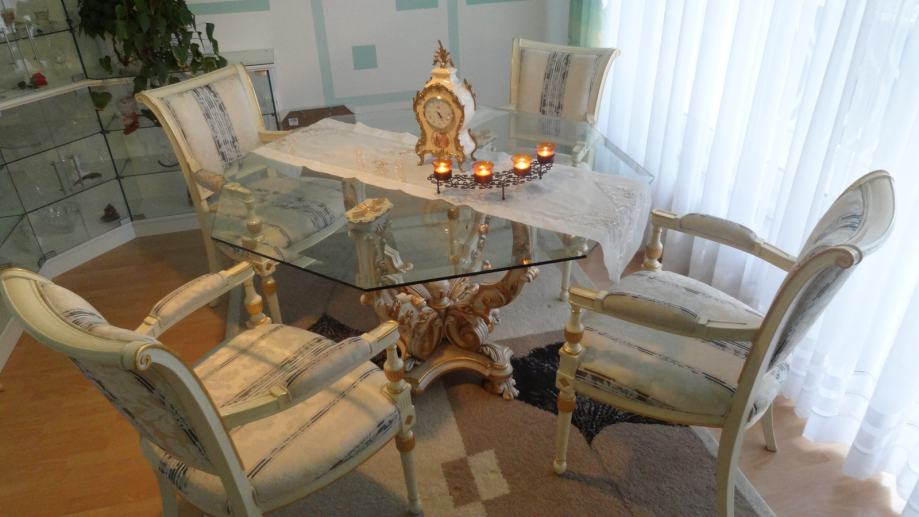 Baročna miza s štirimi stoli