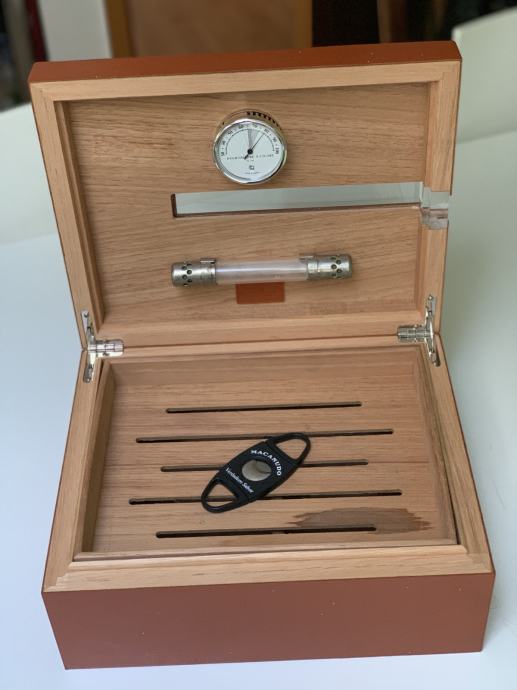 Humidor/škatla za cigare
