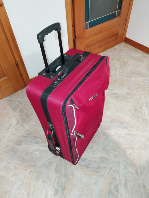potovalni kovček velik 2 kom po 25  eur