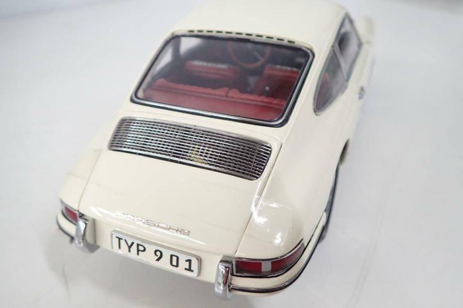 Porsche 901 Coupé (1964) CMC M-067 1/18