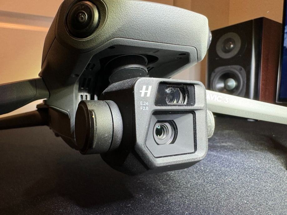 DJI Mavic 3 Fly More Combo + dodatni rekviziti in FAA sonde