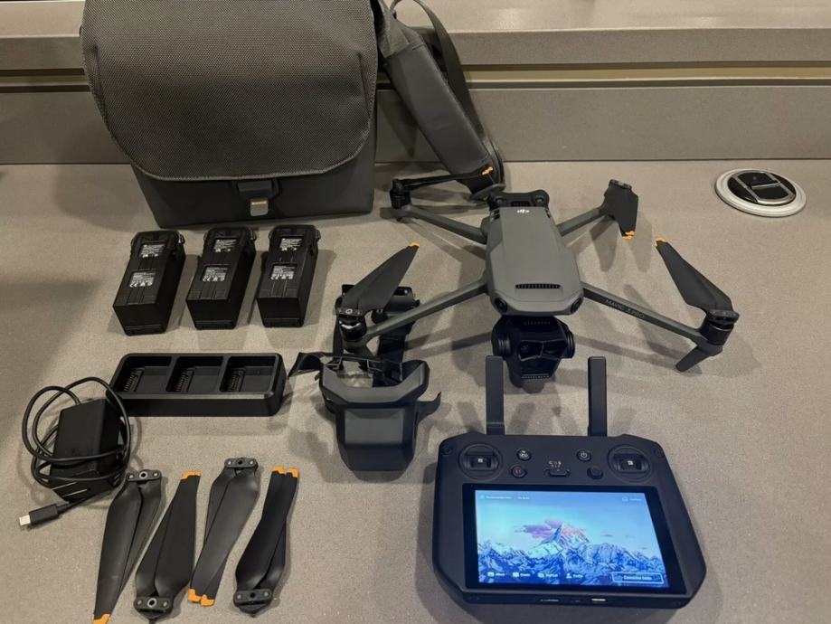 DJI Mavic 3 Quadcopter Drone Fly More Combo CP.MA.00000440.01