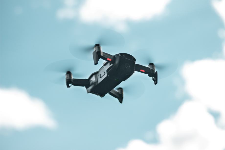 DJI Mavic Air dron + Fly More combo