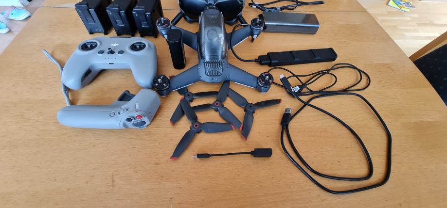 dron DJI FPV Explorer Combo + Fly More Kit
